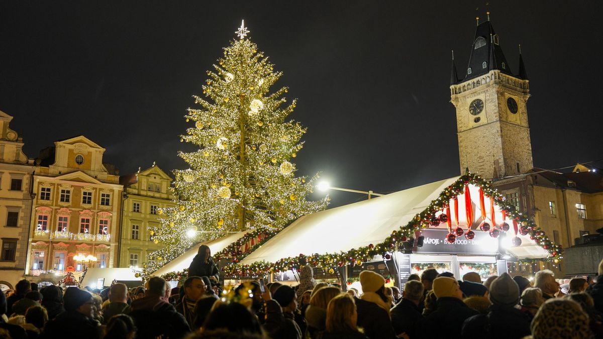 Vánoční nákupy startují. Tržby obchodníků o prvním adventním víkendu stouply