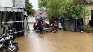 Povodně a sesuvy půdy v Indonésii mají už nejméně 49 obětí