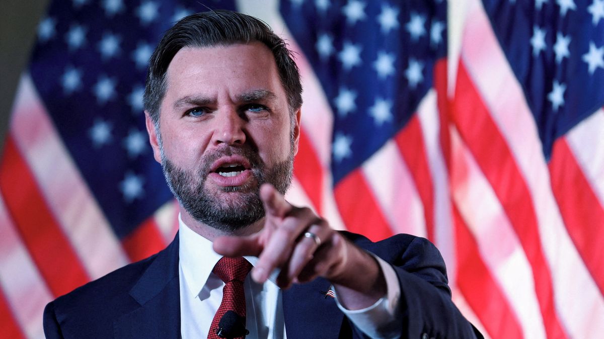 Víra ve vítězství Ukrajiny je iluzorní, nepomohou ani další zbraně či sankce vůči Rusku, tvrdí Vance