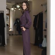 Dává přednost kalhotám.