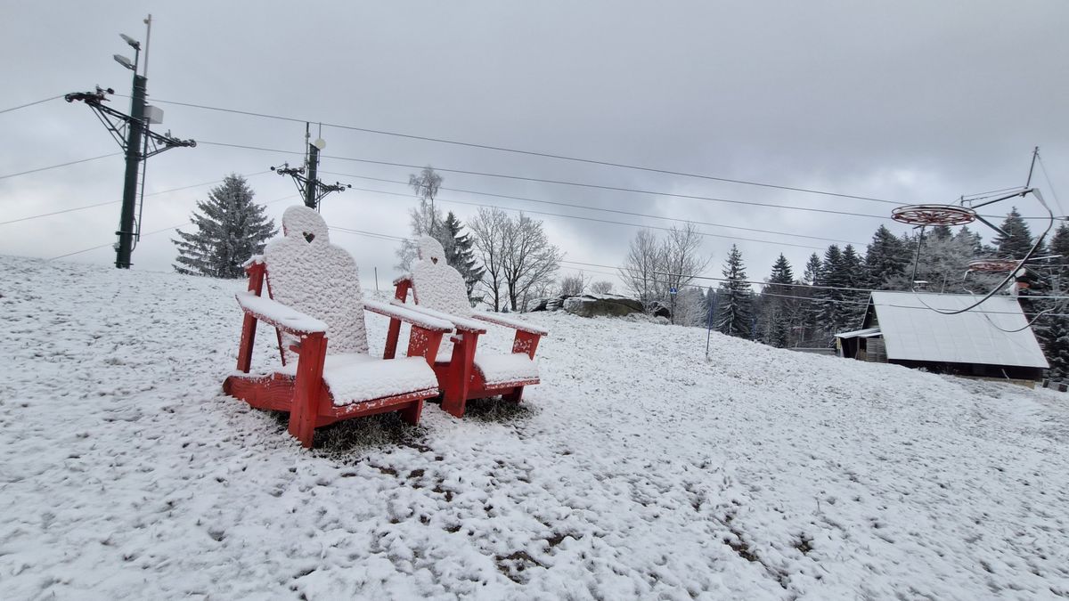 V Jizerských horách vyhlíží zimní sezonu, na Tanvaldském Špičáku už otestovali novou lanovku