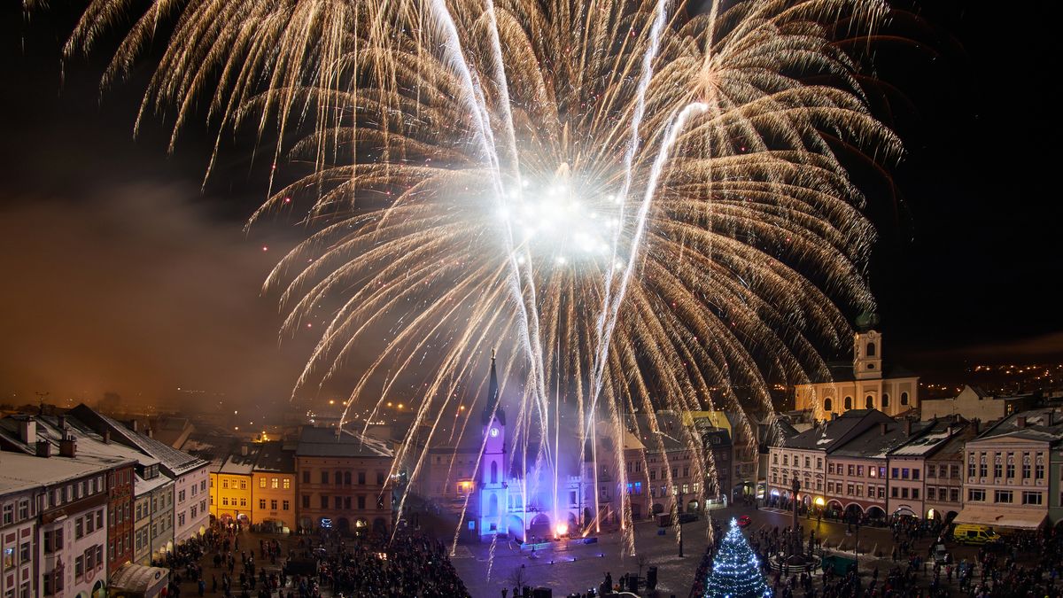 Města po celé zemi ruší ohňostroje, začíná platit přísnější zákaz pyrotechniky