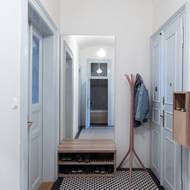 Vstup do bytu je zařízen nadčasově. 