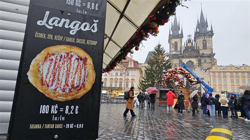 Rozsvícení stromu na Staromáku 2025: program, dekorace a ceny na trzích v Praze