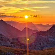Západy a východy slunce patří mezi nejkrásnější chvíle na trailu; Picos de Europa.