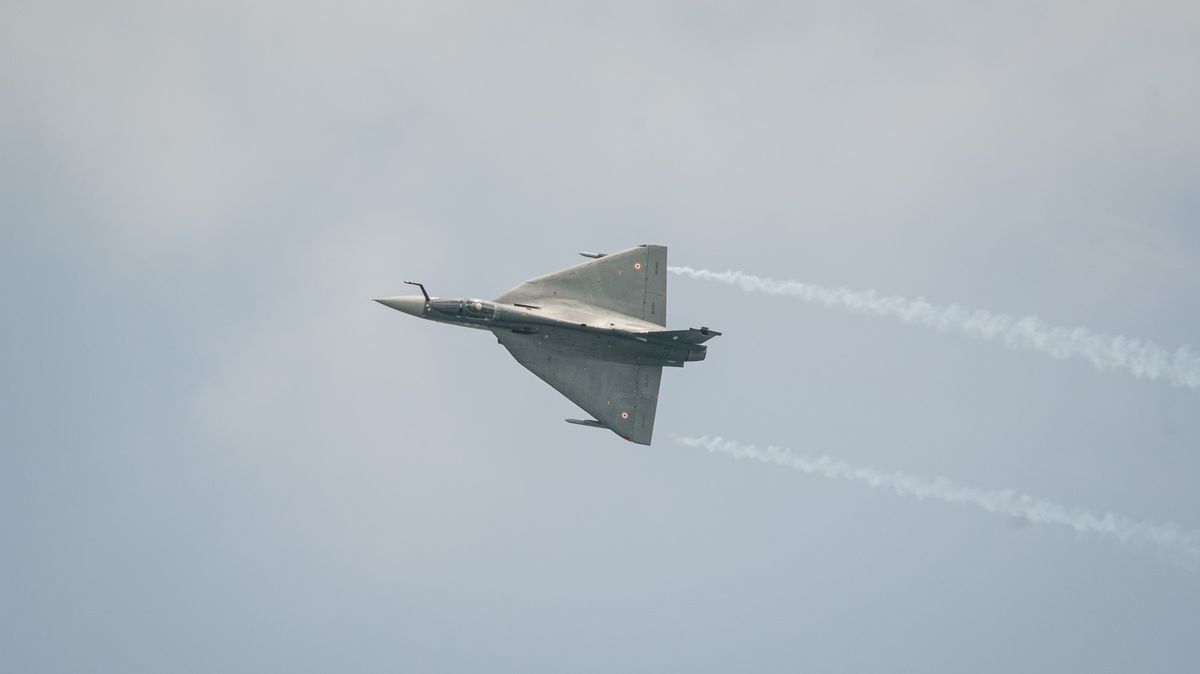 V Dubaji se na letecké show zřítila indická stíhačka