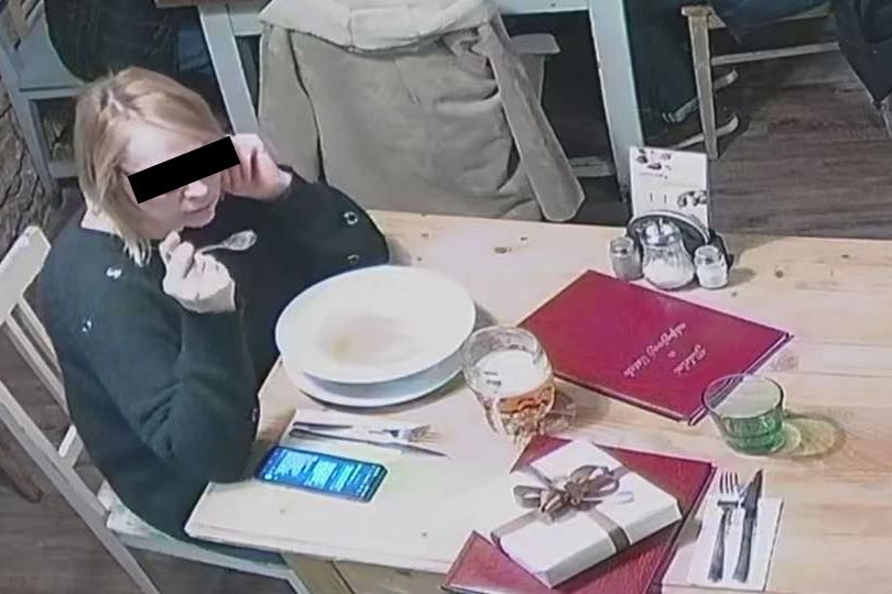 Fantomka pražských restaurací měla trik, jak si debužírovat a mizet bez placení