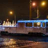 Vánočně vyzdobené vozy DPP