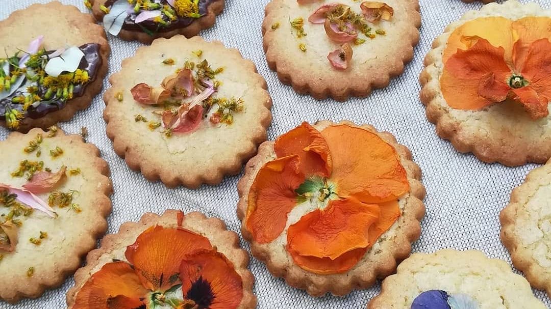 Bylinkářka z Beskyd peče vánoční cukroví z bylinek a divokých plodů. Své umění chce naučit i ostatní