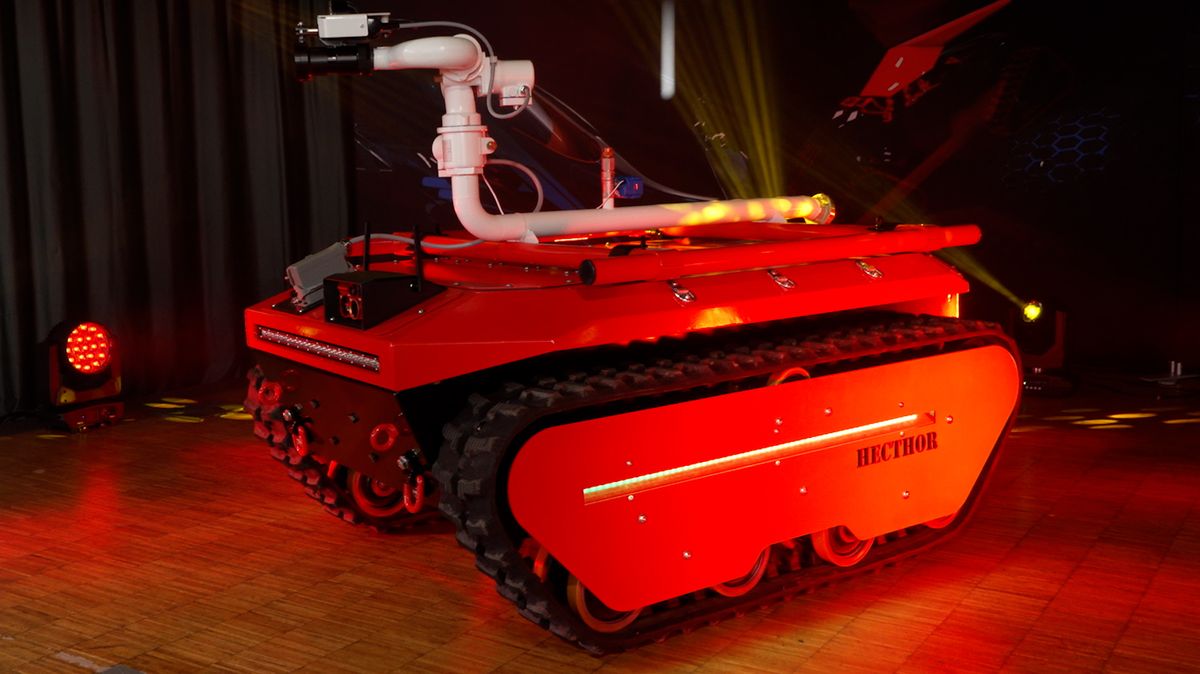 Už od jara pomáhá hasičům na Ukrajině. Teď dostal český záchranářský robot vylepšení