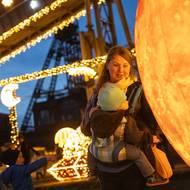 Světélkující podívaná přilákala hned v první den stovky lidí.