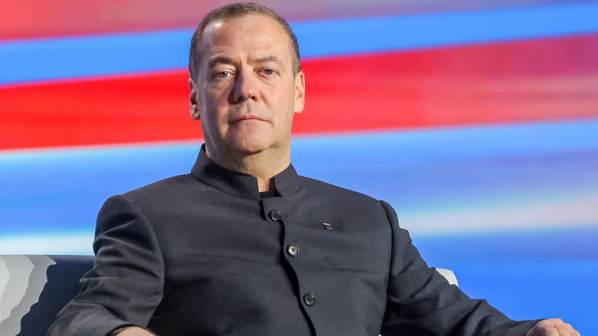 Západ už dal banderovcům půl bilionu eur, rozčílil se Medvěděv