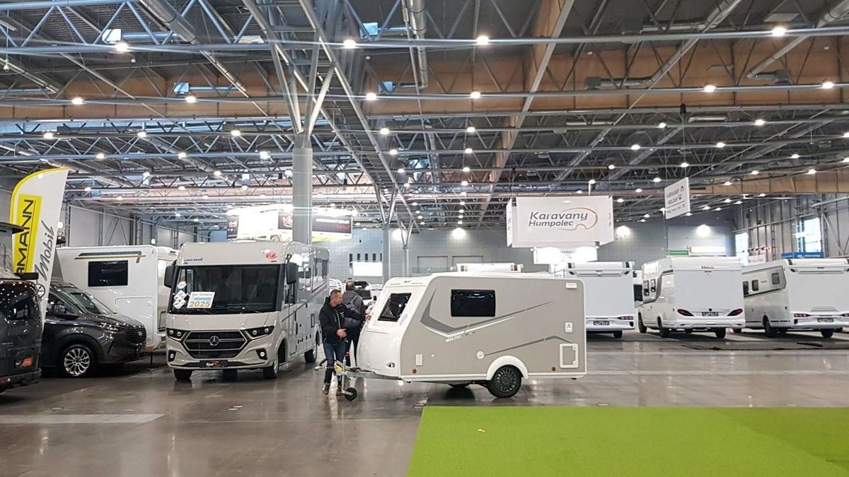 Národ motorizovaných tuláků míří na brněnské výstaviště. Milovníků karavanů přibývá