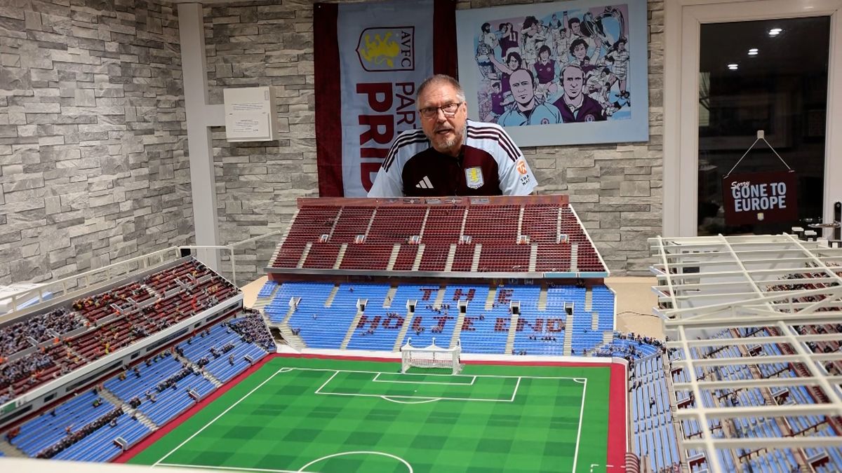 Anglický fotbalový fanoušek už šest let staví miniaturu stadionu klubu Aston Villa