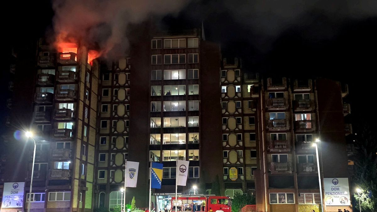 Při požáru v bosenském domově pro seniory zemřelo deset lidí