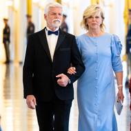 Eva Pavlová v úřadu první dámy skvěle reprezentuje. Střídá šaty s dámskými kostýmky.