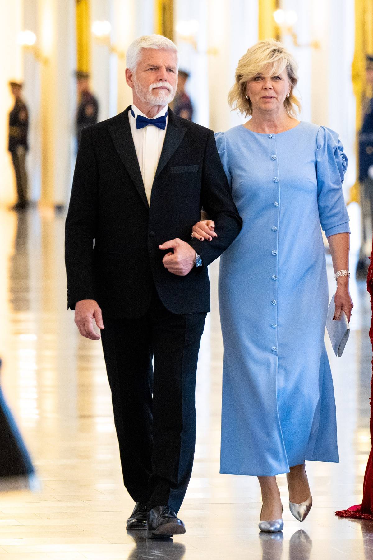 Eva Pavlová v úřadu první dámy skvěle reprezentuje. Střídá šaty s dámskými kostýmky.