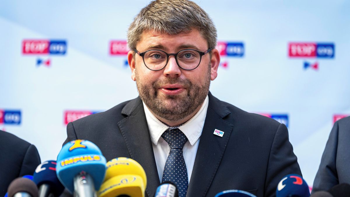 Sněmovna přerušila projednávání Pavlova veta do středy