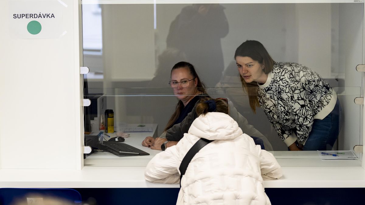 Čekání na superdávku. Úřadu práce vyřizování trvá, protáhnout se může i na tři měsíce