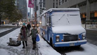 Rekordní listopadový sníh u Velkých jezer, zima přijde i na jih USA