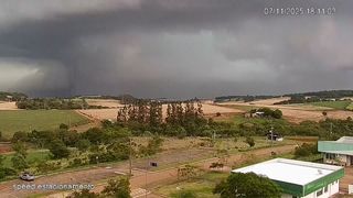Kamera v Brazílii zachytila v den tragického tornáda mohutnou supercelu