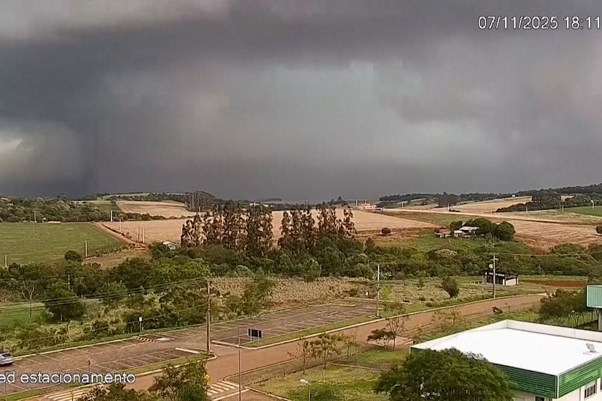 Kamera v Brazílii zachytila v den tragického tornáda mohutnou supercelu