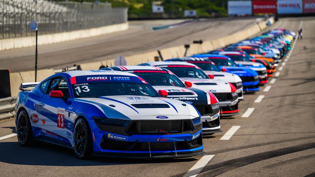 Ford chystá premiéru nového silničního sportovního vozu