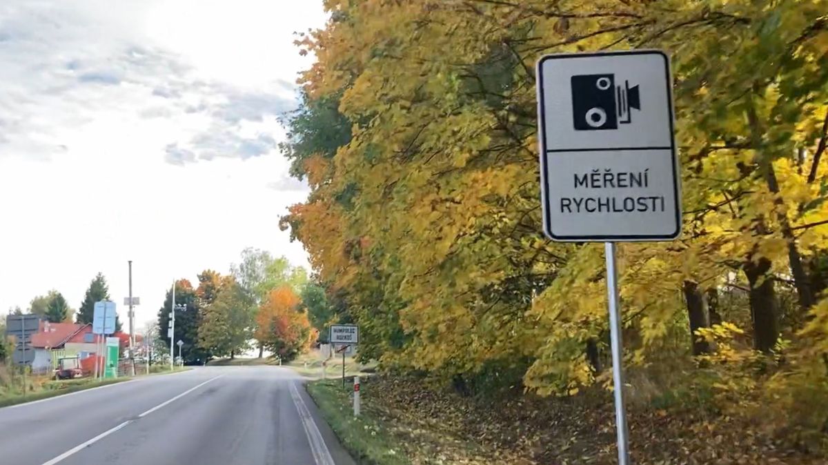 Maketa policisty řidiče nezpomalila, Humpolec proto na jejich zkrocení pořídil úsekové radary