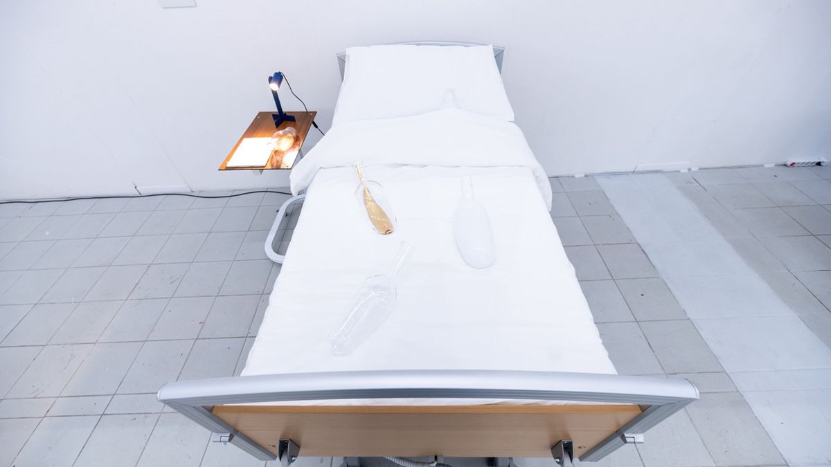 Polovina Čechů má napjatý vztah s rodiči. Výstava v Praze ukazuje, jak z péče udělat blízkost