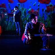 Pravidla Nirvány. Naživo vystoupí herecká kapela v čele s Janem Mansfeldem (Kurt).