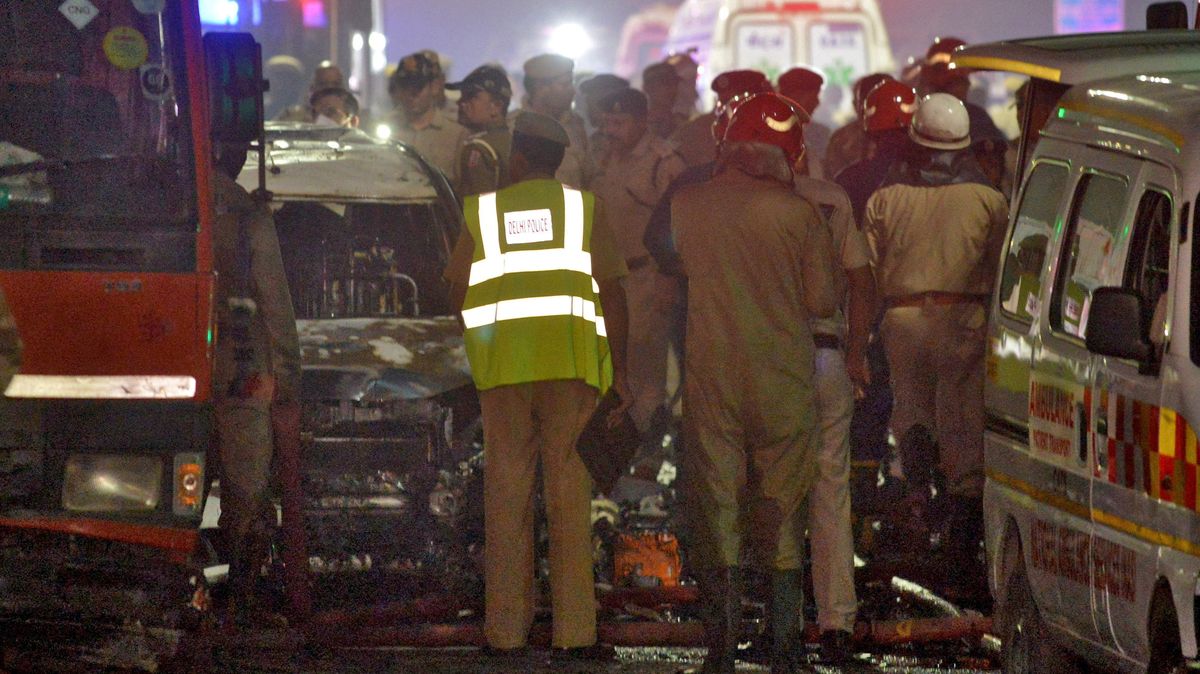 Nejméně osm mrtvých a desítky zraněných po výbuchu auta v Dillí