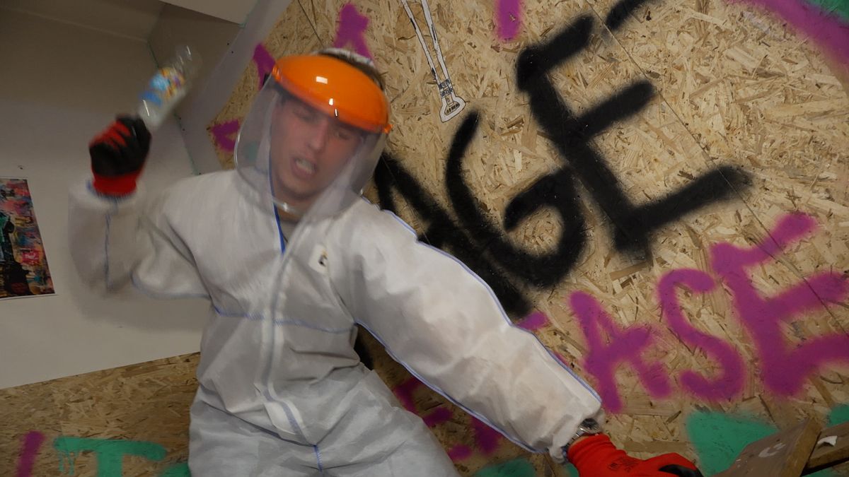 Když to nejde doma, rozbijte to tady. Speciální místnost nabízí úlevu od napětí a stresu