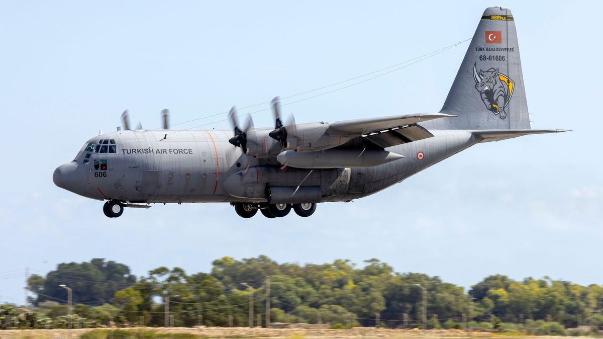 Turecký nákladní letoun se zřítil u hranic s Gruzií