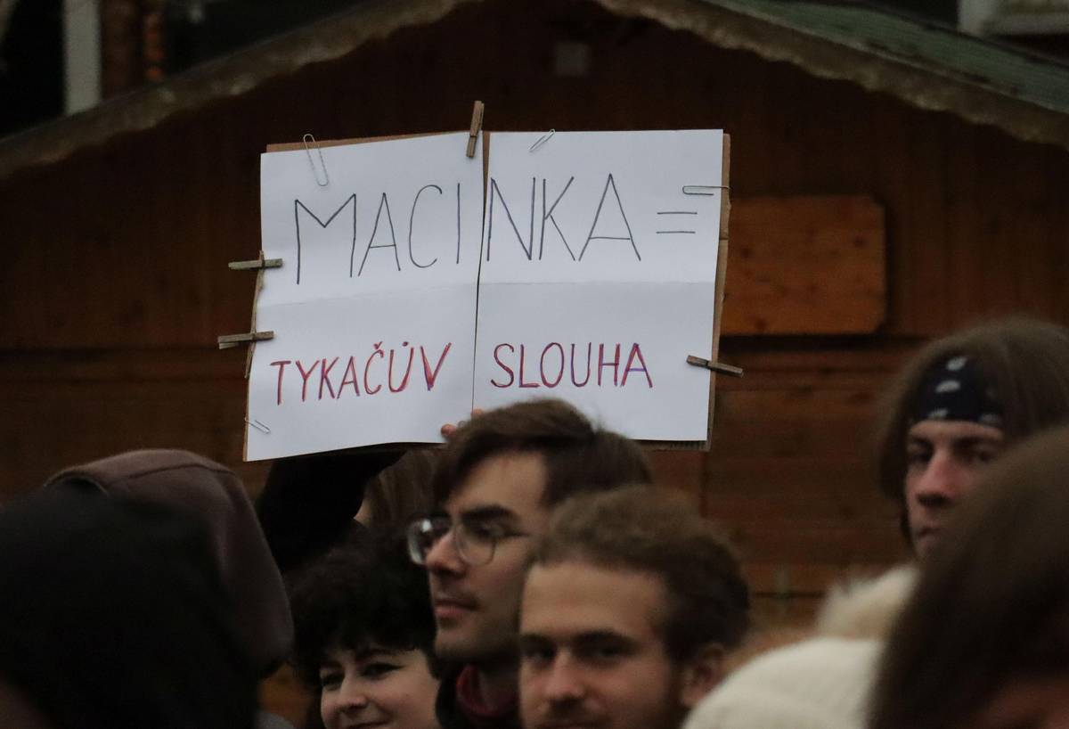 Demonstrace v Ostravě proti Turkovi a Macinkovi ve vládě.