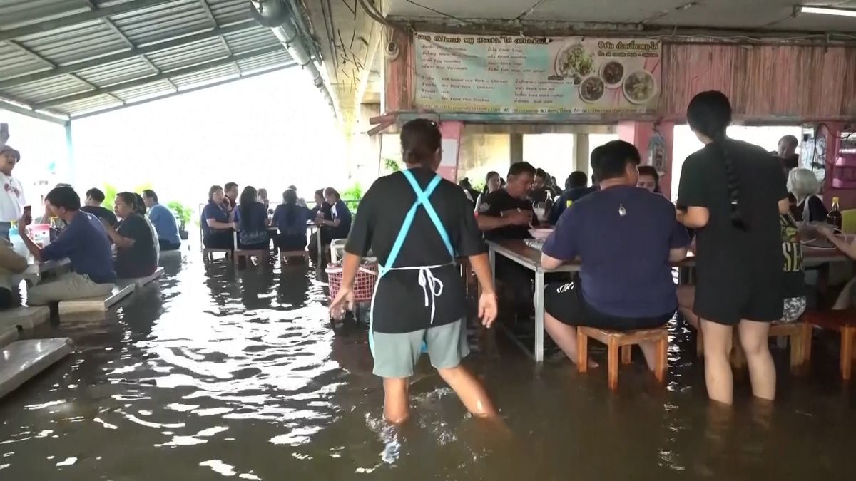 Restauraci v Thajsku zaplavila voda. Je teď populárnější než dříve