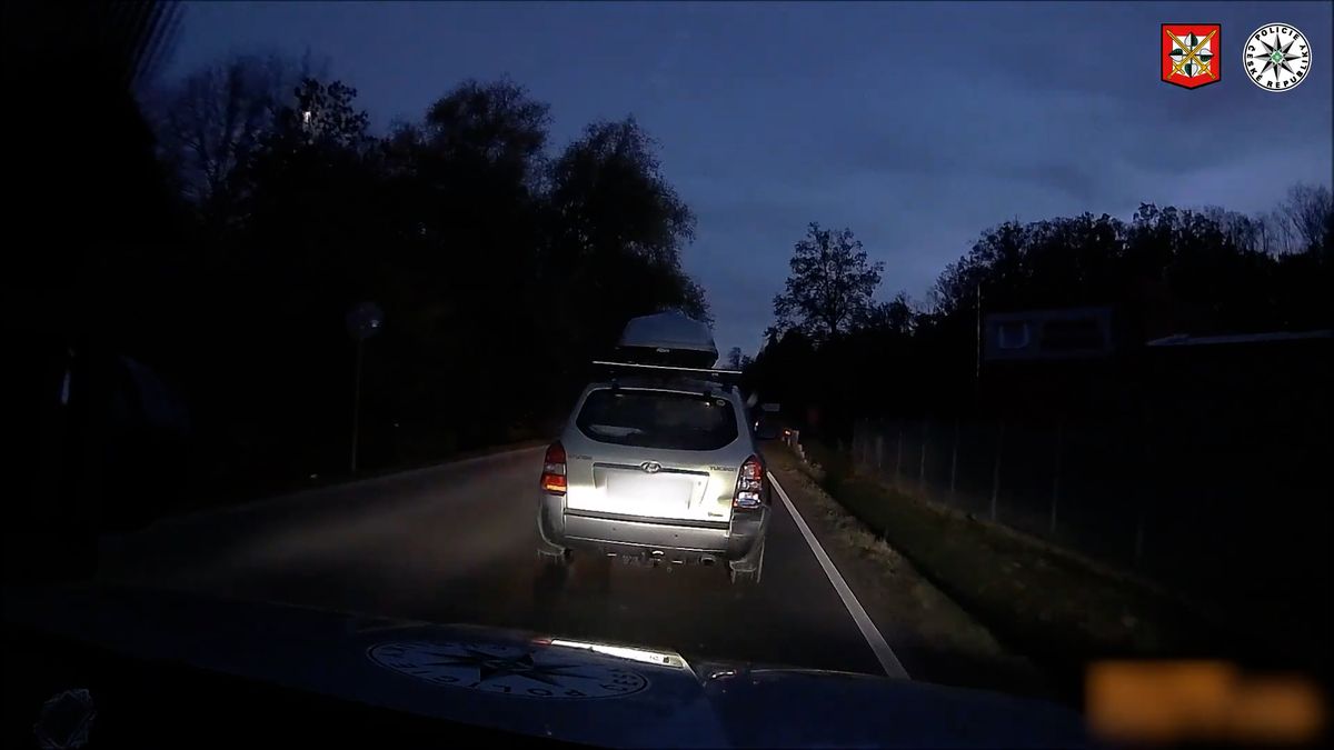 Kličkoval a nesvítil. Parkovala, nabourala. Řidiči na Chrudimsku nadýchali přes čtyři promile