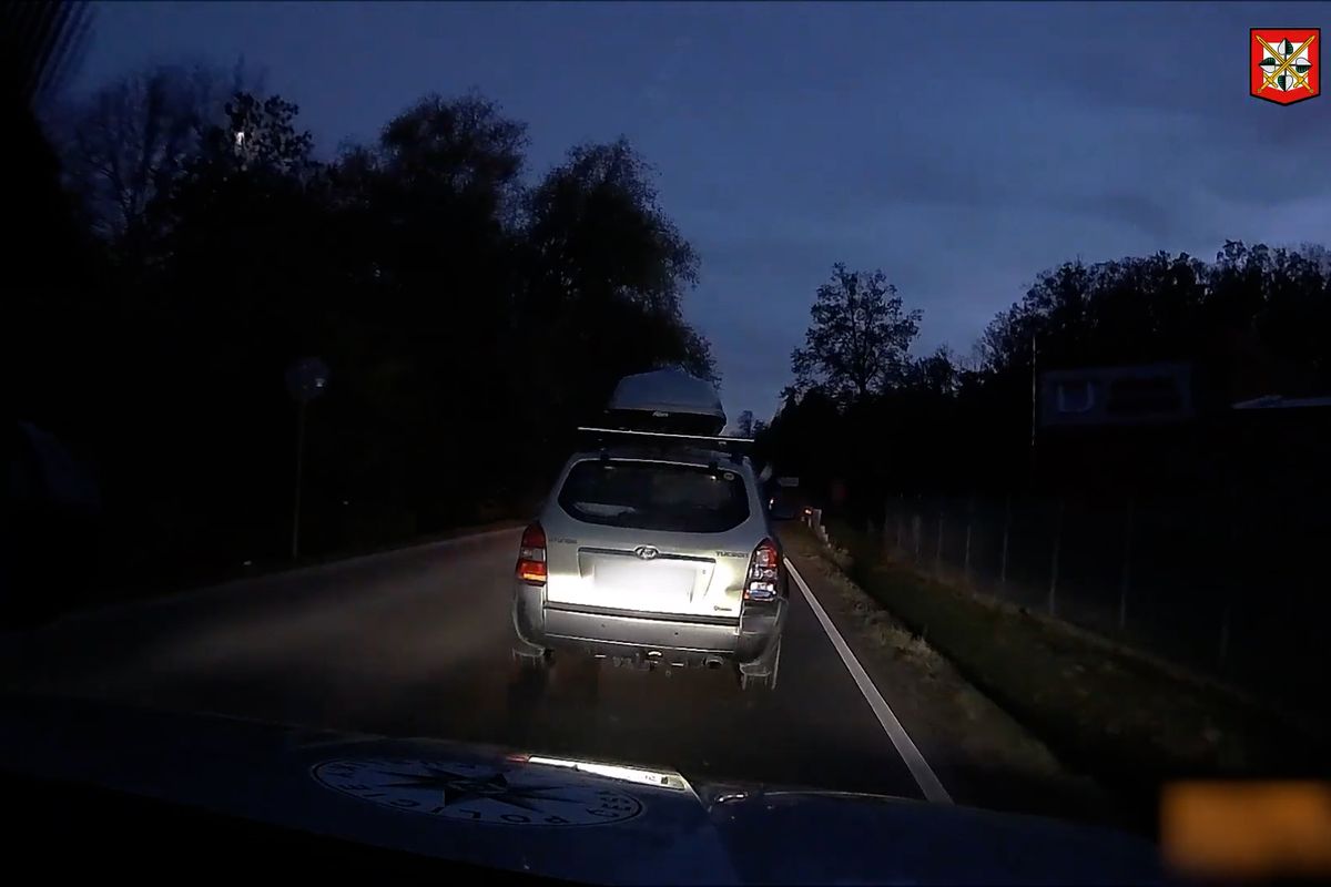 Kličkoval a nesvítil. Parkovala, nabourala. Řidiči na Chrudimsku nadýchali přes čtyři promile