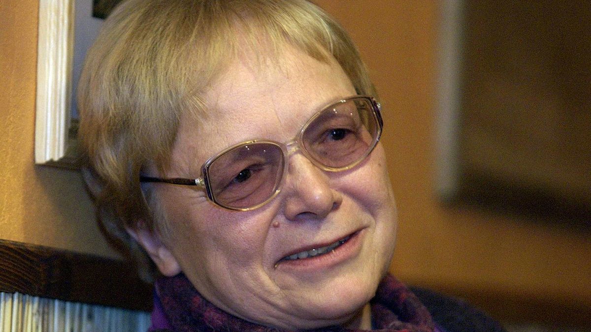 Zemřela básnířka a spisovatelka Jana Štroblová