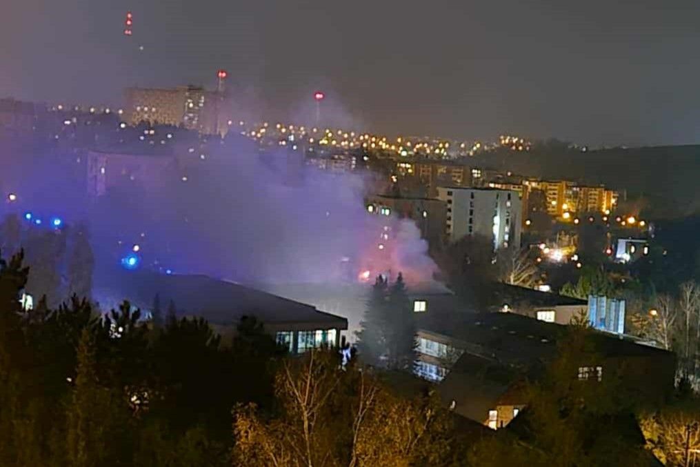 Ve Zlíně hoří střední pedagogická škola