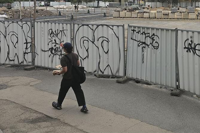 Rok prací a více než kilometr rozkopaných ulic na pražské Zbraslavi