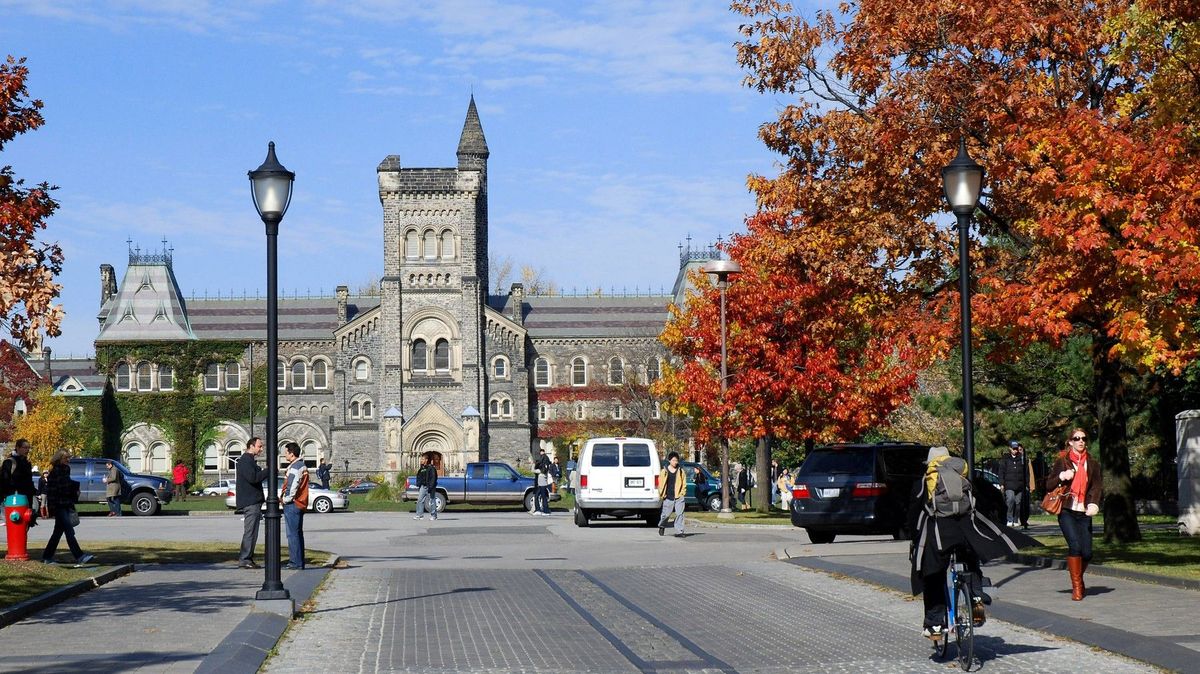 Propalestinští studenti na univerzitě v Torontu násilně narušili přednášku