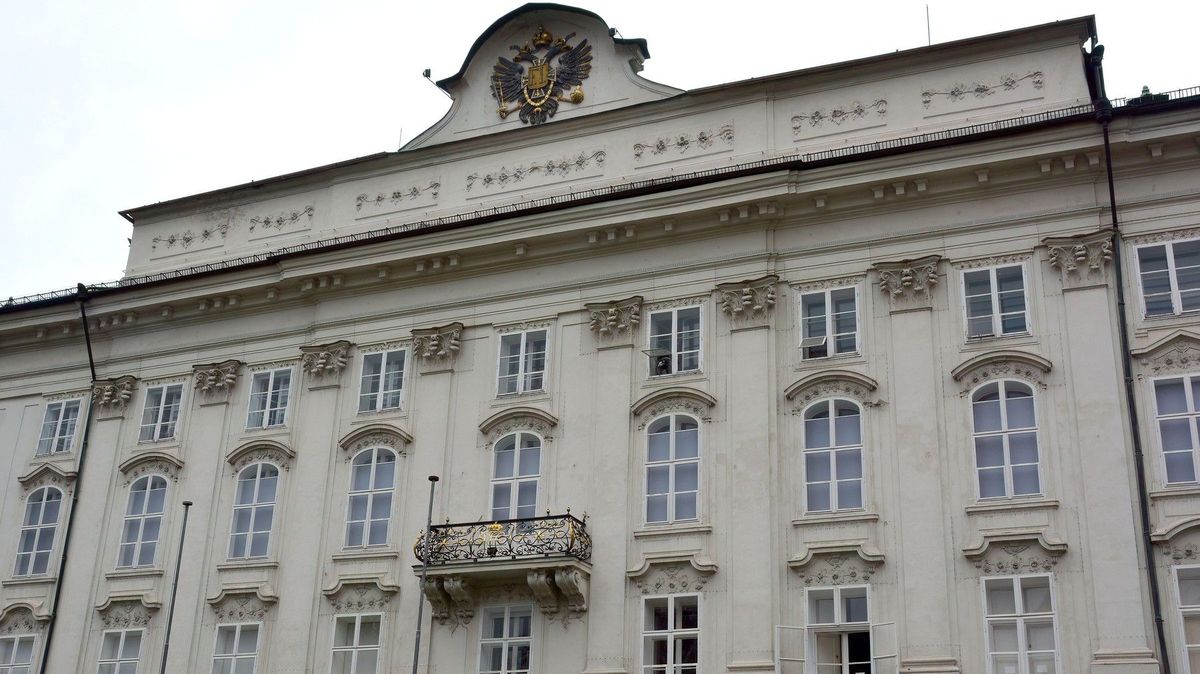 Měsíce krutě trpěl. Tříletý chlapec v Rakousku zemřel hlady, rodiče ho svazovali a zavírali do šuplíku