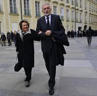 Vedle veřejnosti se posledního rozloučení zúčastnila i řada osobností veřejného života. Na snímku Jiřina Bohdalová.