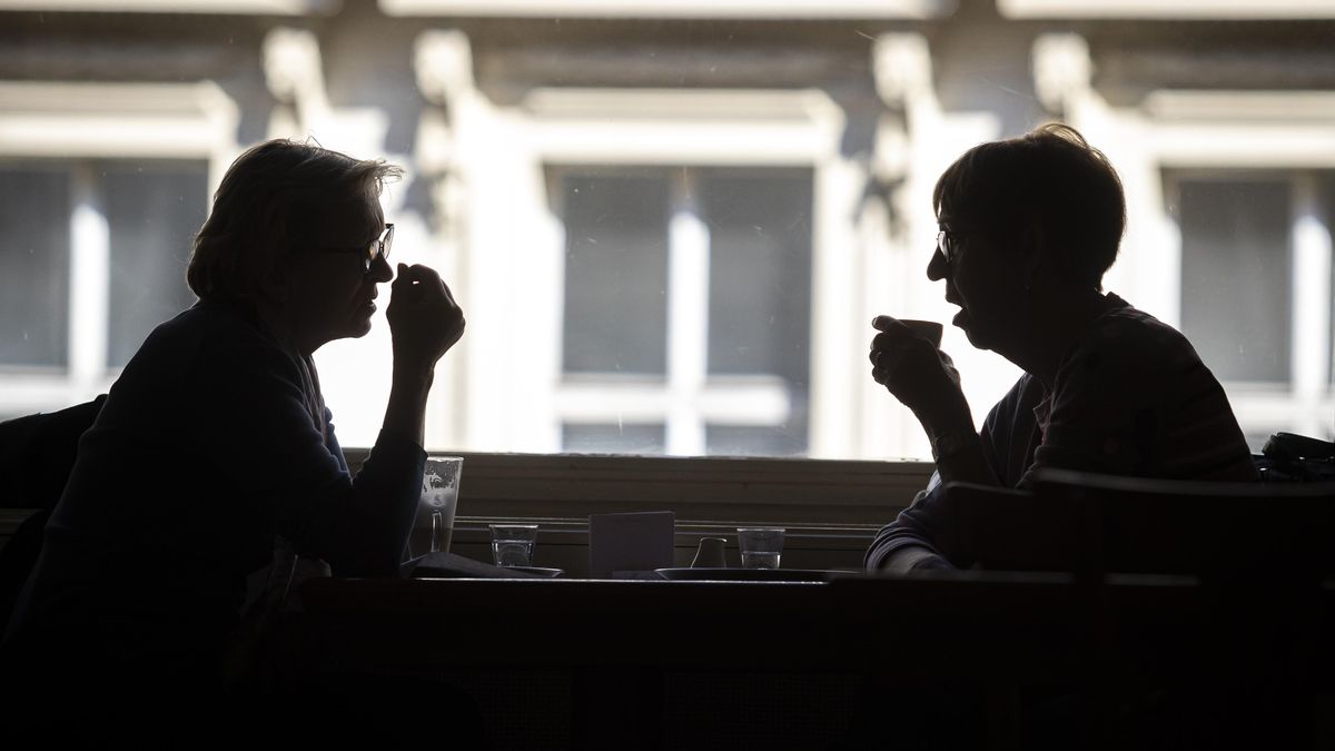 Nealko a káva v hospodách a kavárnách může zlevnit
