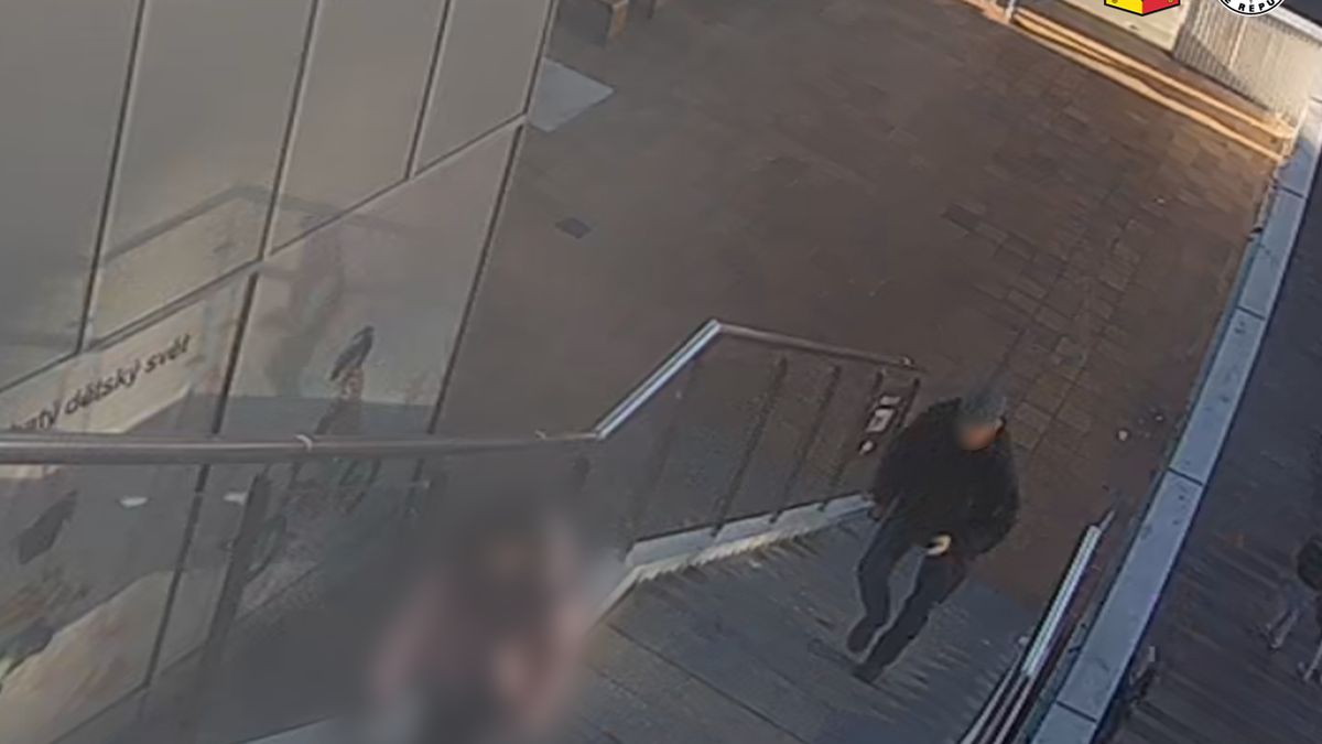 Důchodce v pražském obchodním centru sexuálně obtěžoval devítiletou dívku