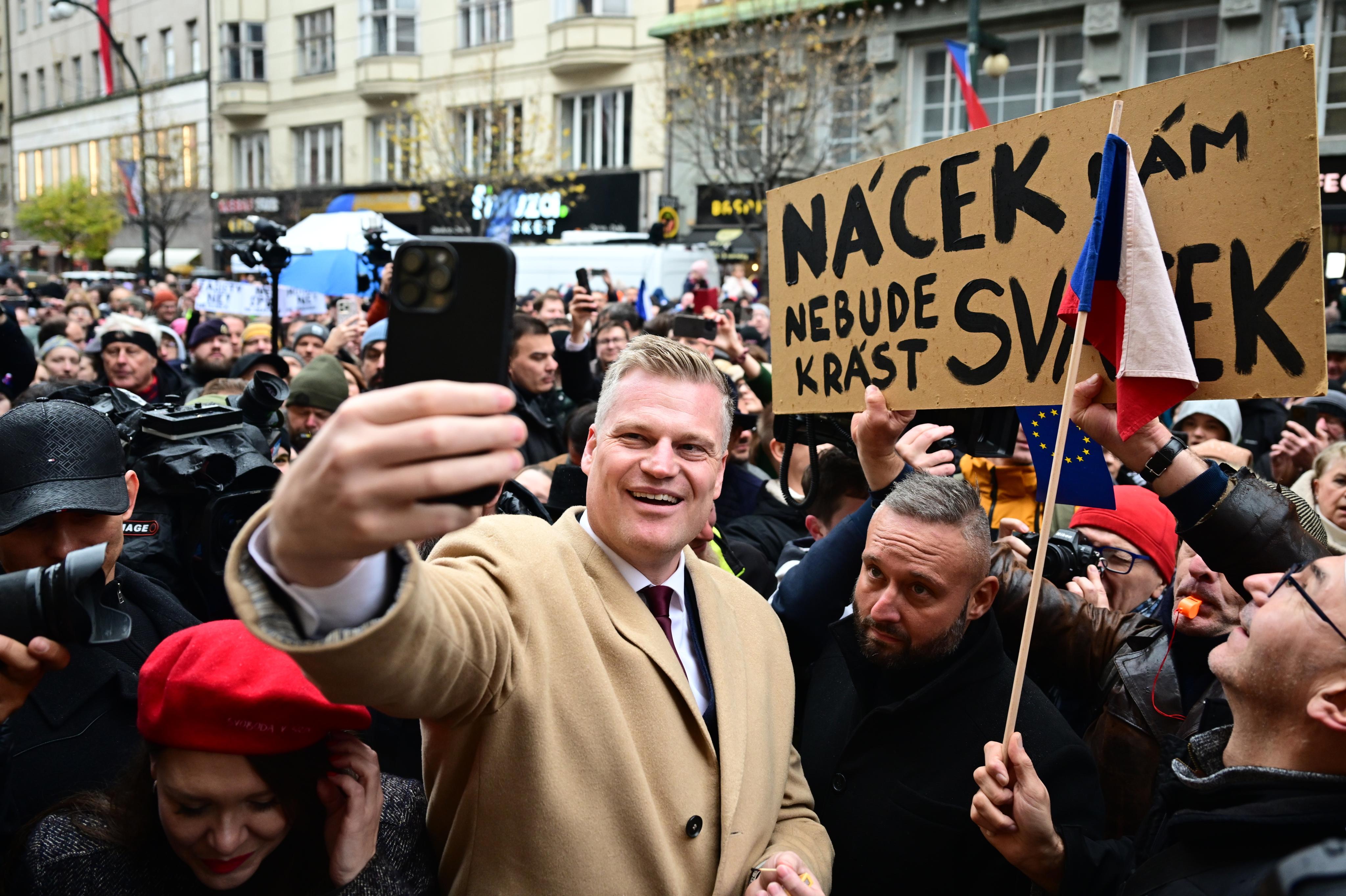 Pieta na Národní třídě: Turka vypískali, prezident i politici uctili 17. listopad