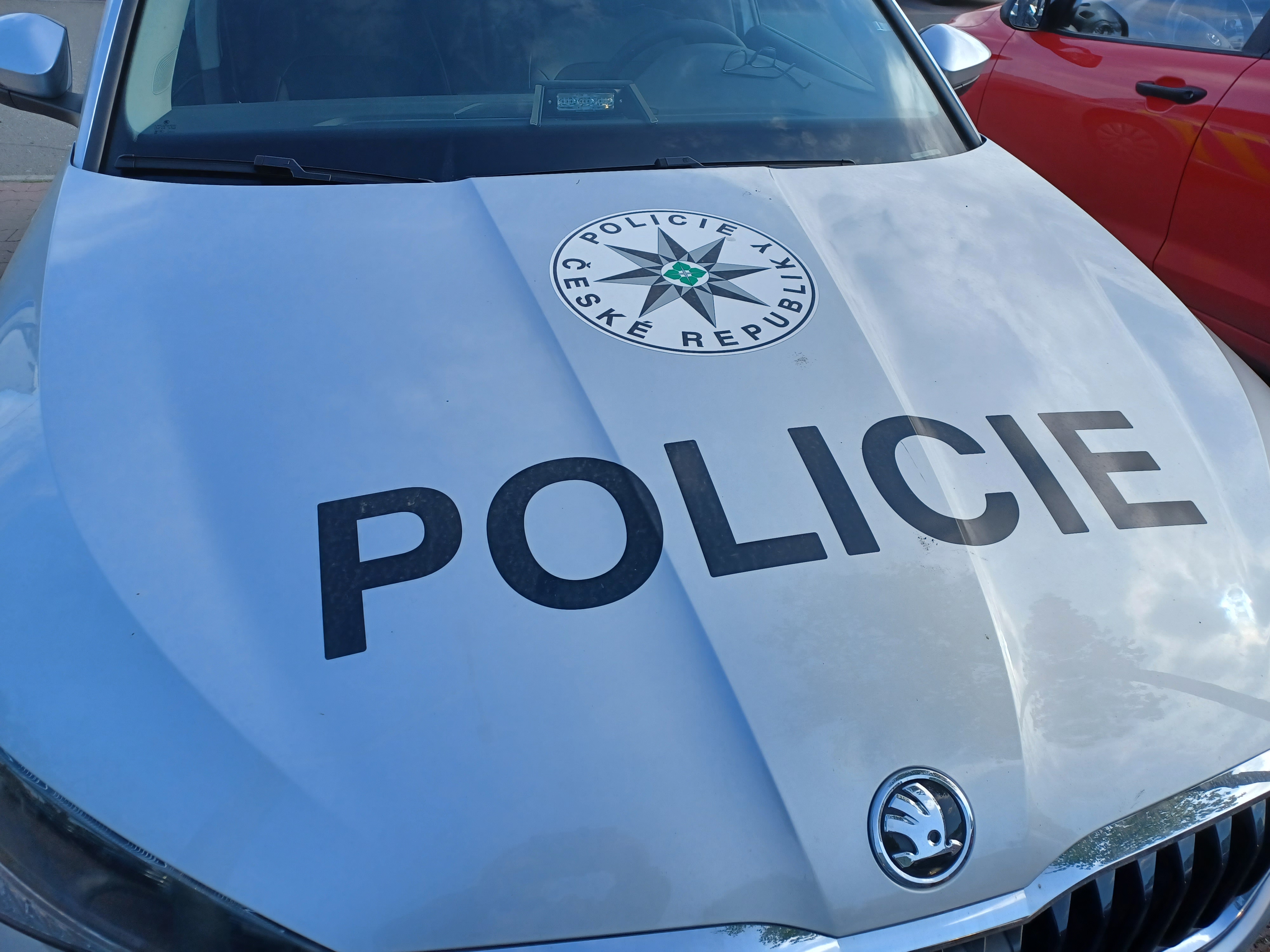 Recidivista opakovaně kradl kabely na železnici. Hrozí mu šest let