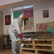 Na vybití dostane každý sadu, která mimo jiné obsahuje nádobí. 