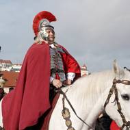 Svatý Martin na bílém koni přešel Karlův most. Vyrazil 11.11. v 11:11. 