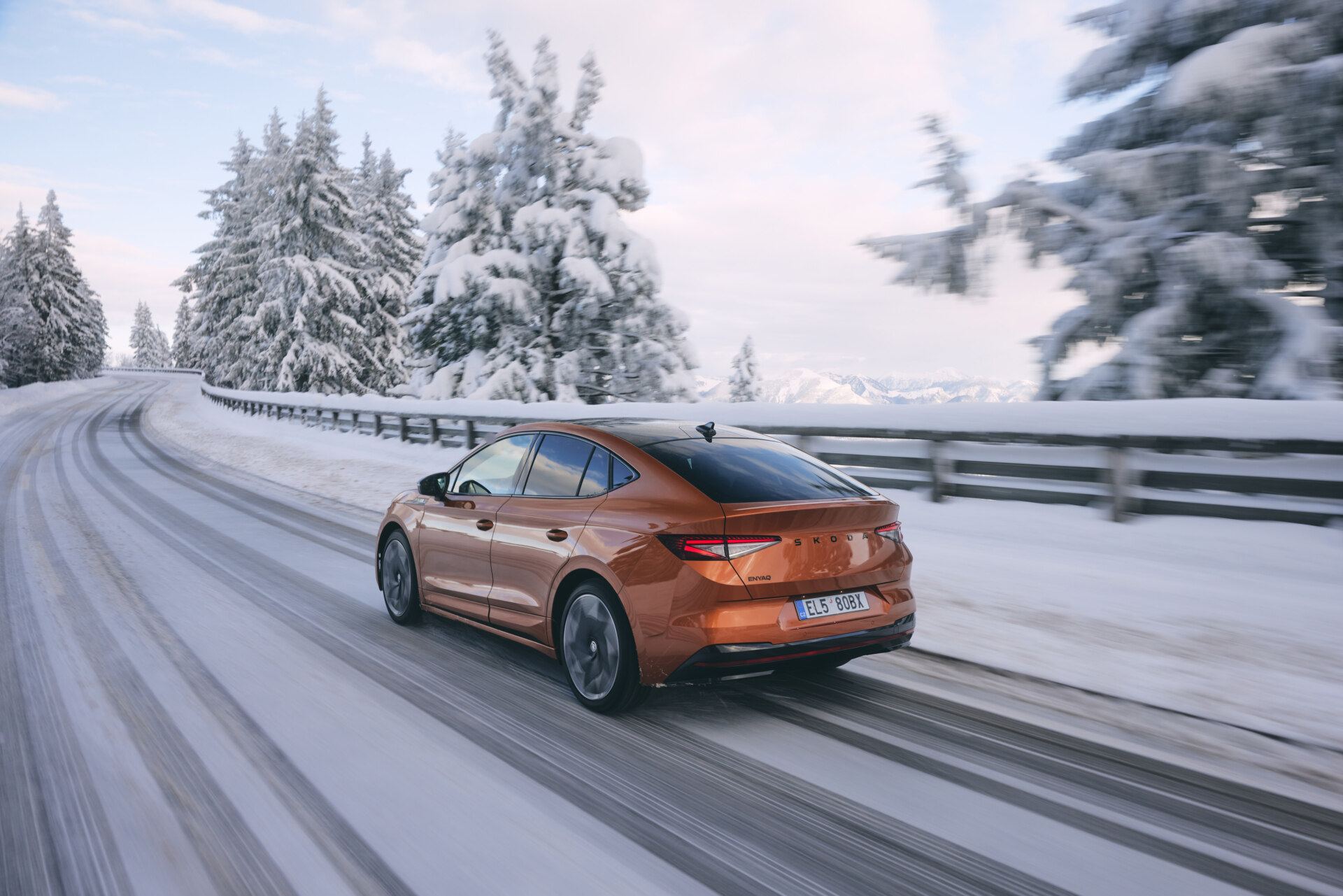 Doanh số ô tô tại châu Âu tăng, thị trường dẫn dắt bởi hybrid và xe điện